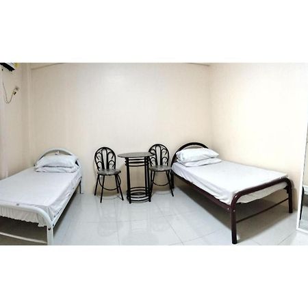 Oyo 800 Ddd Habitat Dormtel Bacolod Hotel Kültér fotó