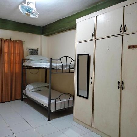 Oyo 800 Ddd Habitat Dormtel Bacolod Hotel Kültér fotó
