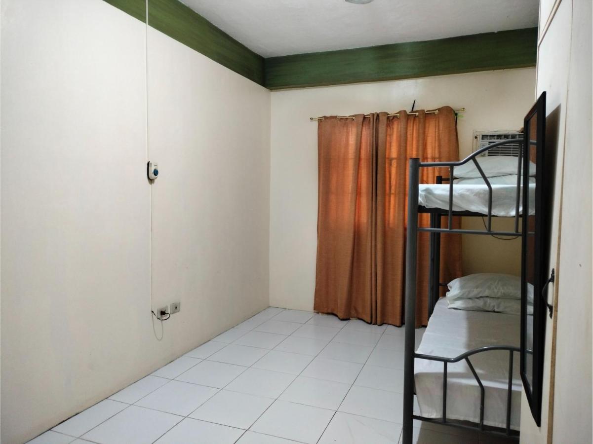 Oyo 800 Ddd Habitat Dormtel Bacolod Hotel Kültér fotó