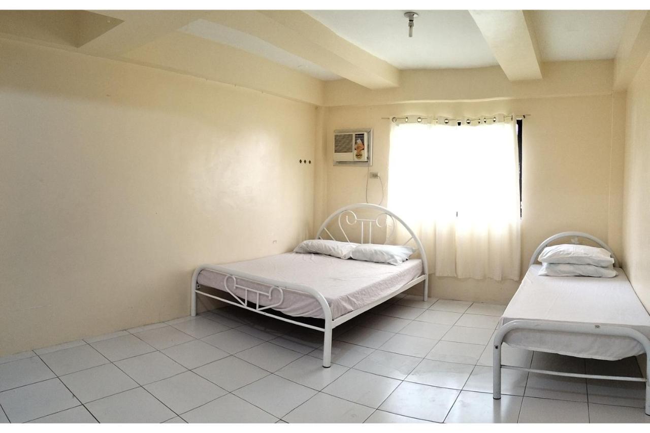 Oyo 800 Ddd Habitat Dormtel Bacolod Hotel Kültér fotó