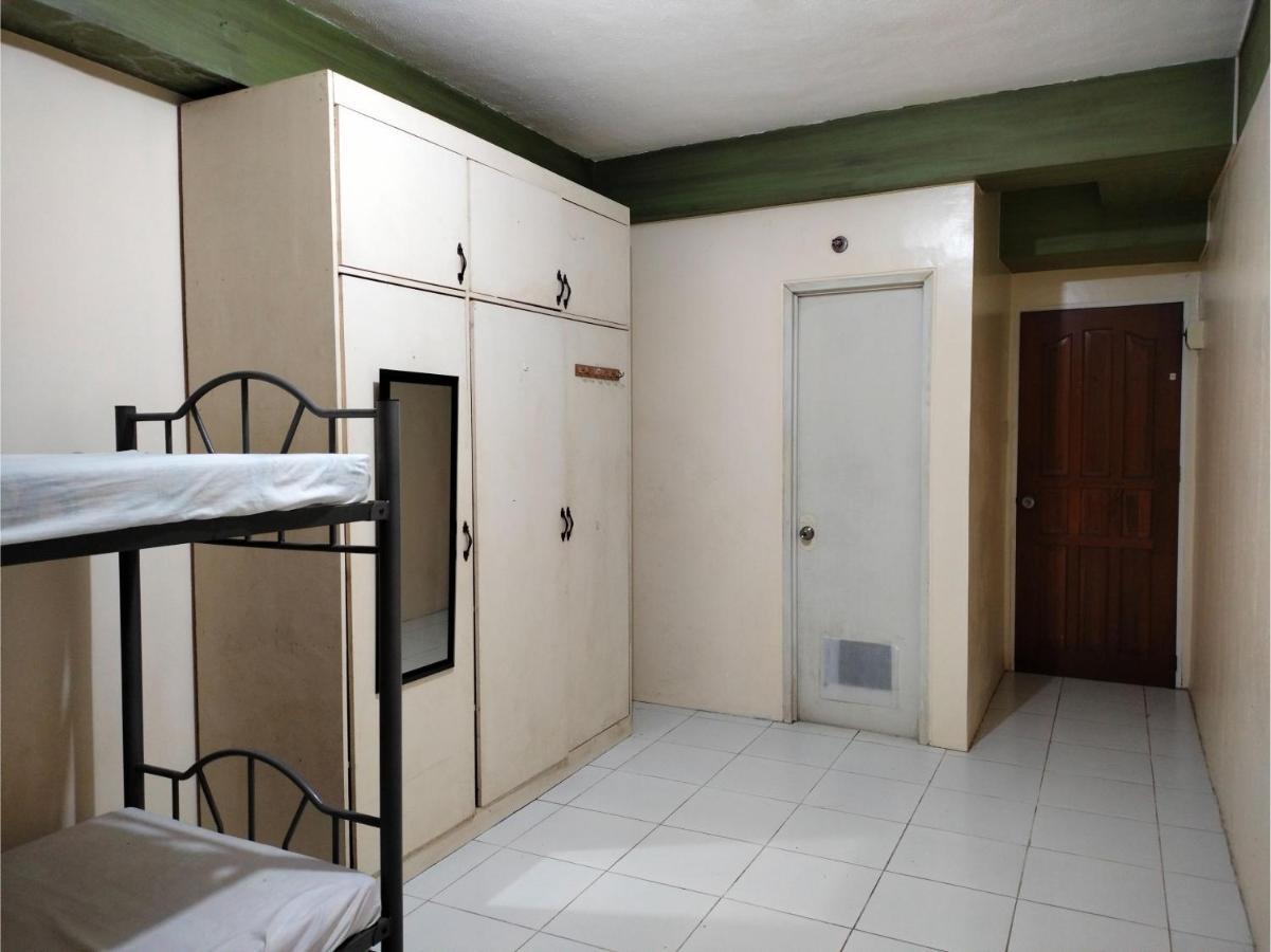 Oyo 800 Ddd Habitat Dormtel Bacolod Hotel Kültér fotó