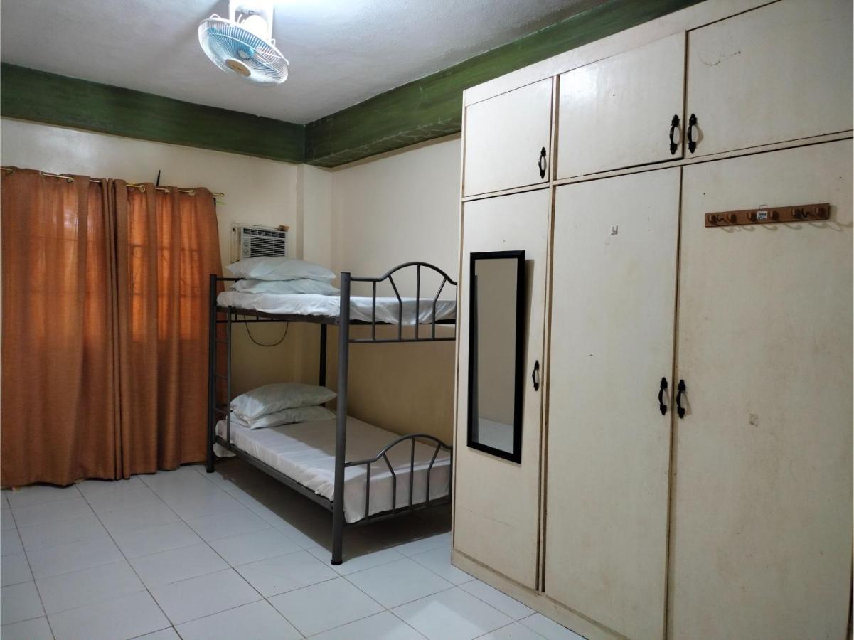 Oyo 800 Ddd Habitat Dormtel Bacolod Hotel Kültér fotó