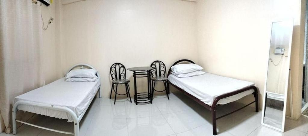 Oyo 800 Ddd Habitat Dormtel Bacolod Hotel Kültér fotó