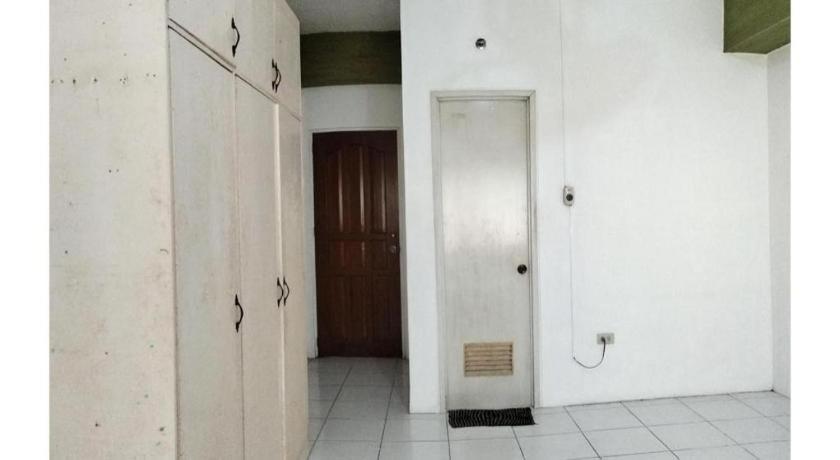 Oyo 800 Ddd Habitat Dormtel Bacolod Hotel Kültér fotó