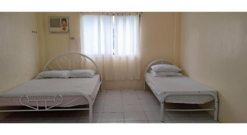 Oyo 800 Ddd Habitat Dormtel Bacolod Hotel Kültér fotó