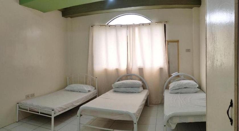 Oyo 800 Ddd Habitat Dormtel Bacolod Hotel Kültér fotó