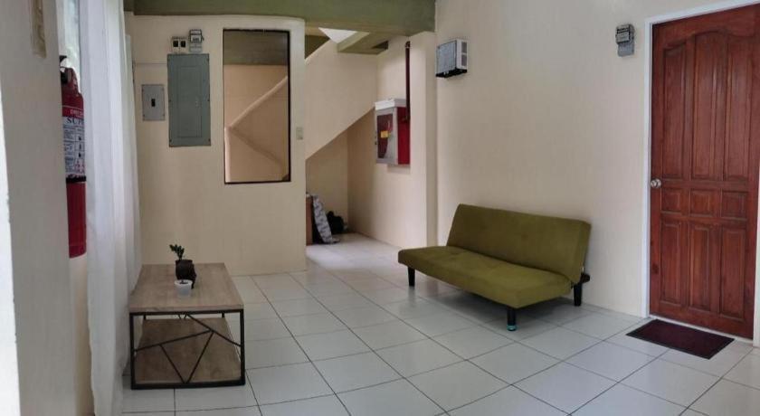 Oyo 800 Ddd Habitat Dormtel Bacolod Hotel Kültér fotó