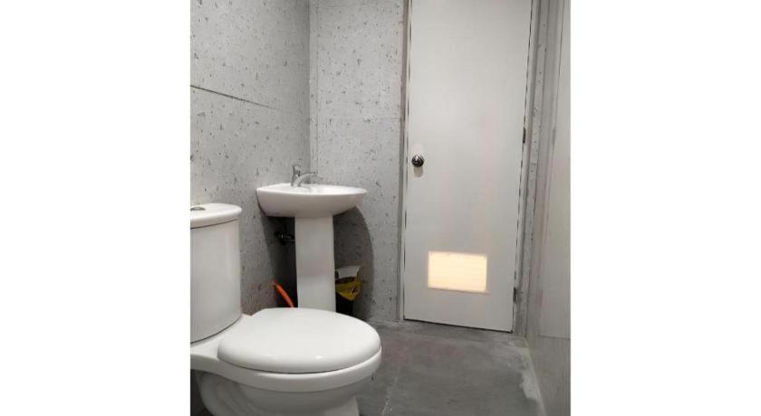 Oyo 800 Ddd Habitat Dormtel Bacolod Hotel Kültér fotó