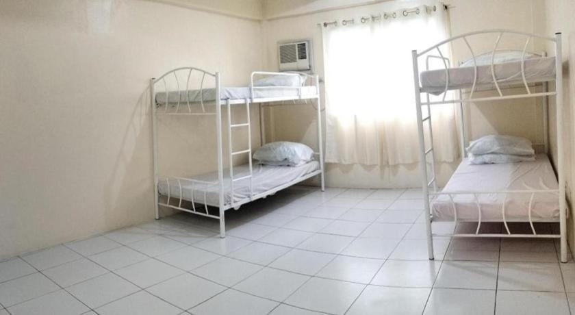 Oyo 800 Ddd Habitat Dormtel Bacolod Hotel Kültér fotó