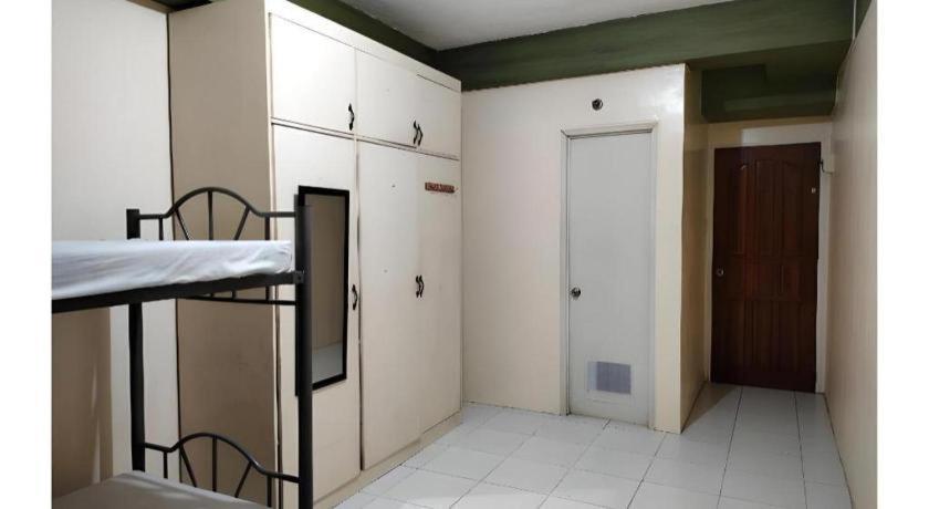Oyo 800 Ddd Habitat Dormtel Bacolod Hotel Kültér fotó