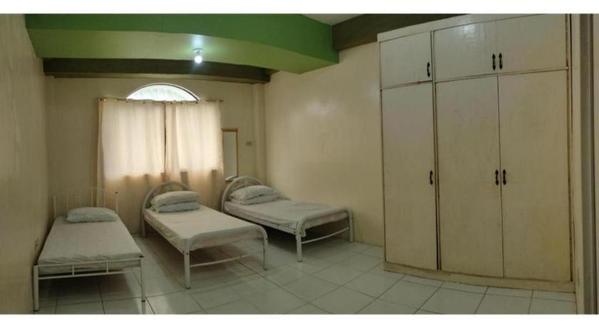 Oyo 800 Ddd Habitat Dormtel Bacolod Hotel Kültér fotó