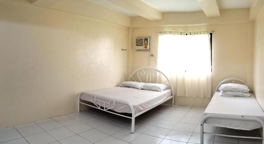 Oyo 800 Ddd Habitat Dormtel Bacolod Hotel Kültér fotó