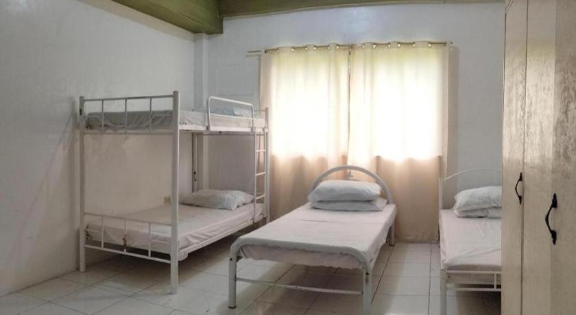 Oyo 800 Ddd Habitat Dormtel Bacolod Hotel Kültér fotó